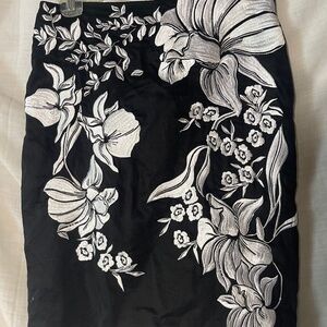 White House Black Market Women’s Black and White Mini Skirt. Embroidered Flowers